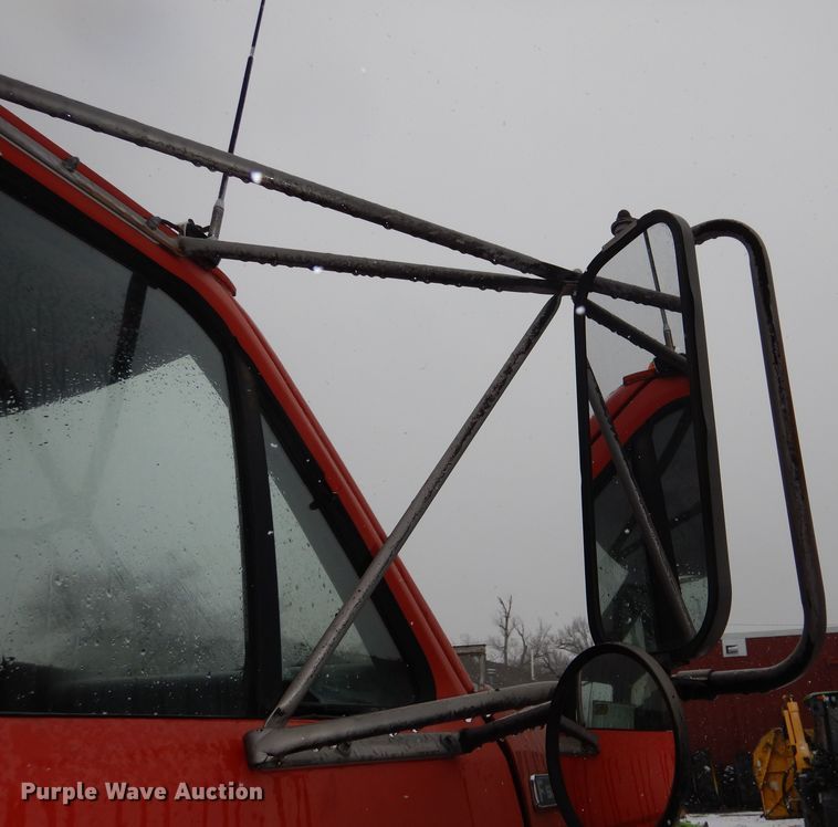 image for item DR5983 1995 Ford F800 oil distributor truck