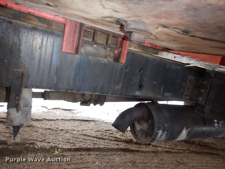 image for item DR5983 1995 Ford F800 oil distributor truck