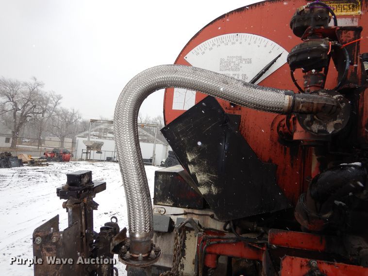 image for item DR5983 1995 Ford F800 oil distributor truck