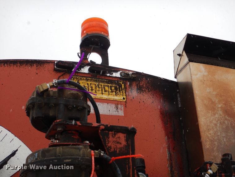 image for item DR5983 1995 Ford F800 oil distributor truck