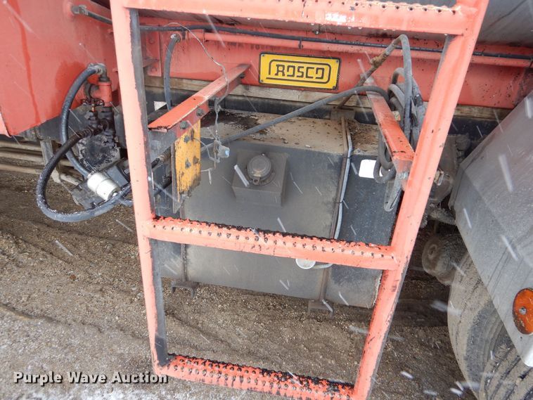 image for item DR5983 1995 Ford F800 oil distributor truck