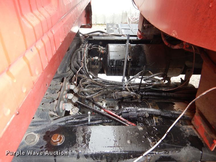 image for item DR5983 1995 Ford F800 oil distributor truck