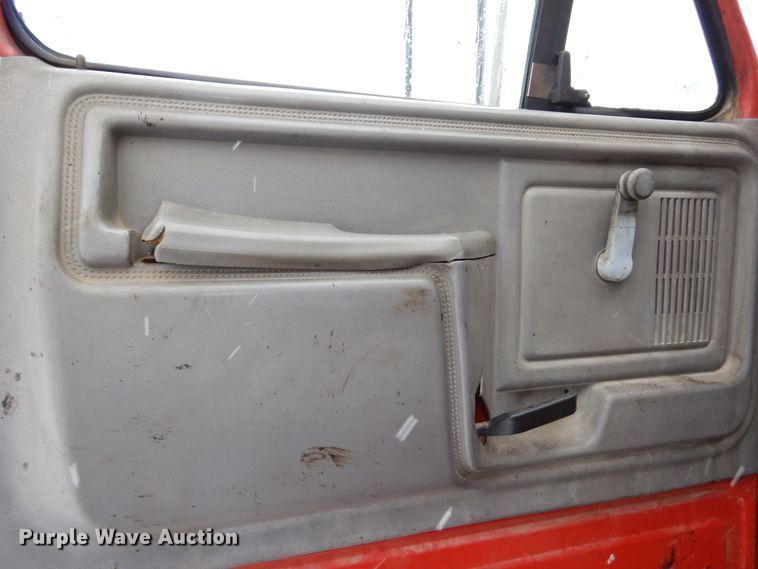 image for item DR5983 1995 Ford F800 oil distributor truck