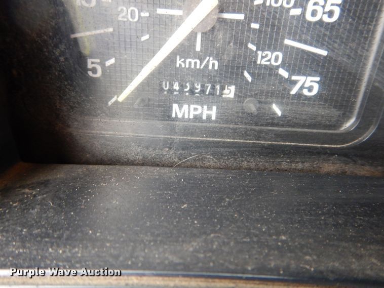 image for item DR5983 1995 Ford F800 oil distributor truck