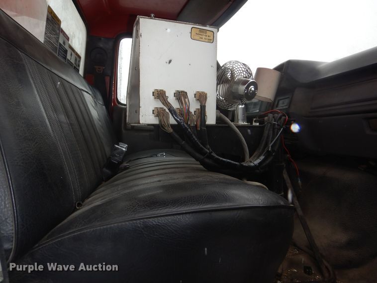 image for item DR5983 1995 Ford F800 oil distributor truck