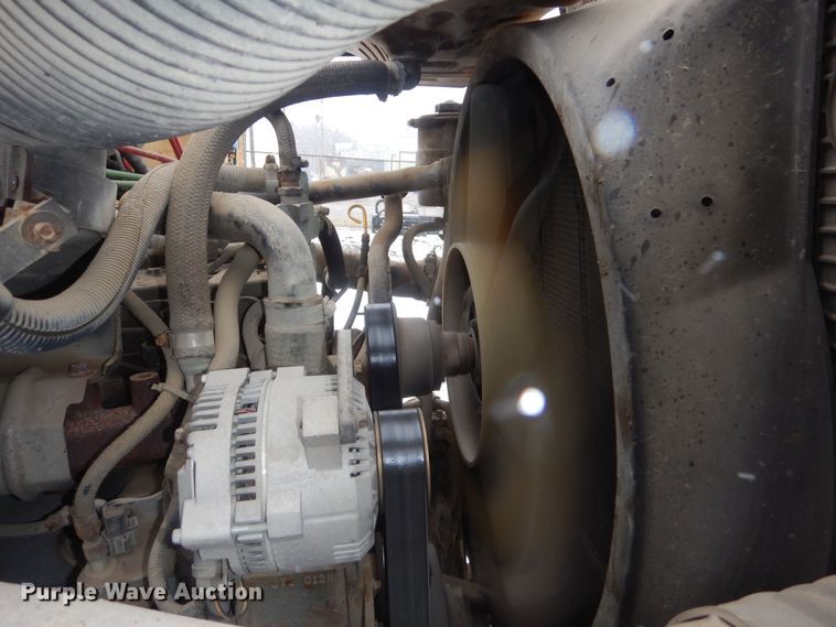 image for item DR5983 1995 Ford F800 oil distributor truck