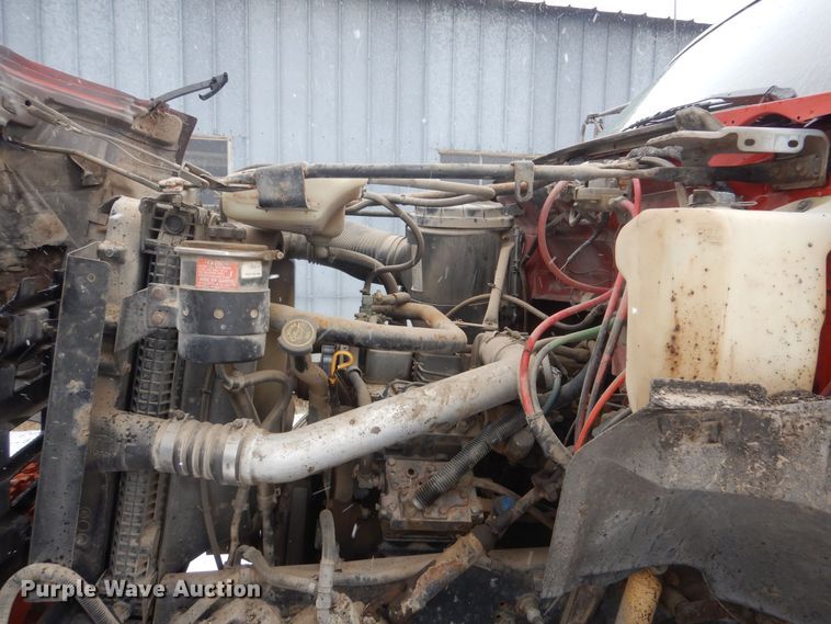 image for item DR5983 1995 Ford F800 oil distributor truck