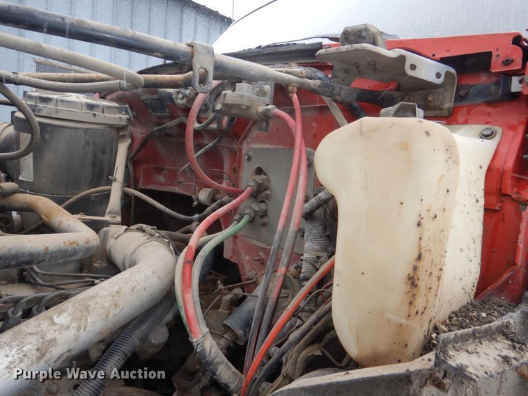 image for item DR5983 1995 Ford F800 oil distributor truck