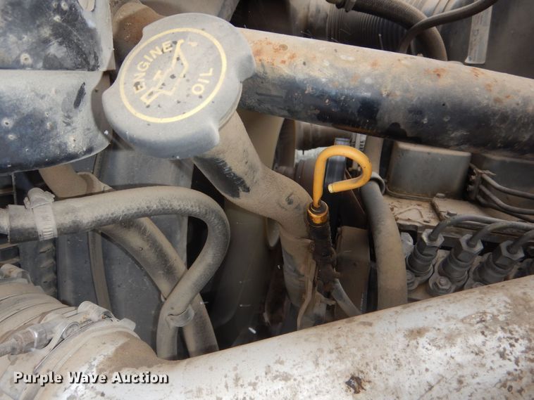 image for item DR5983 1995 Ford F800 oil distributor truck