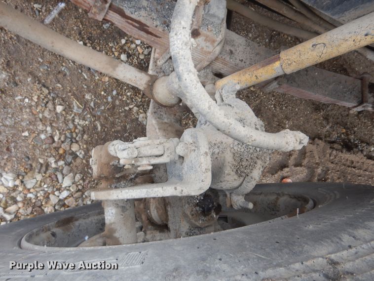 image for item DR5983 1995 Ford F800 oil distributor truck