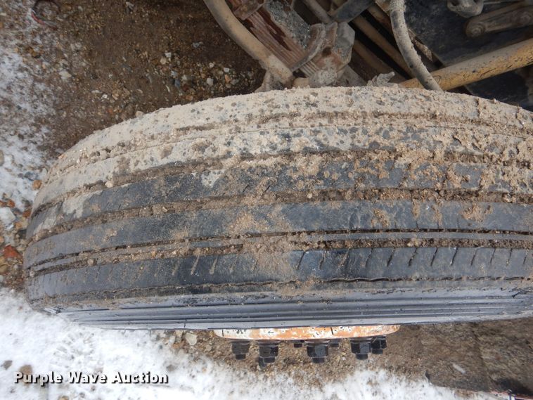 image for item DR5983 1995 Ford F800 oil distributor truck