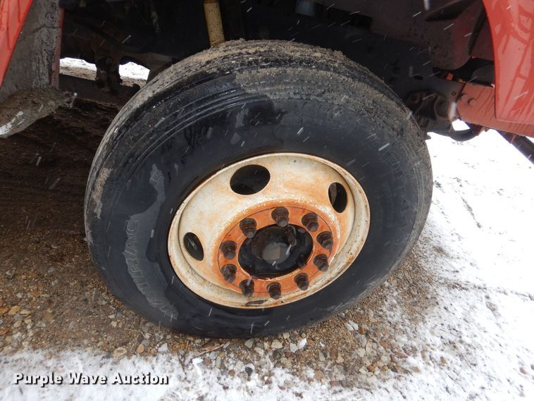 image for item DR5983 1995 Ford F800 oil distributor truck