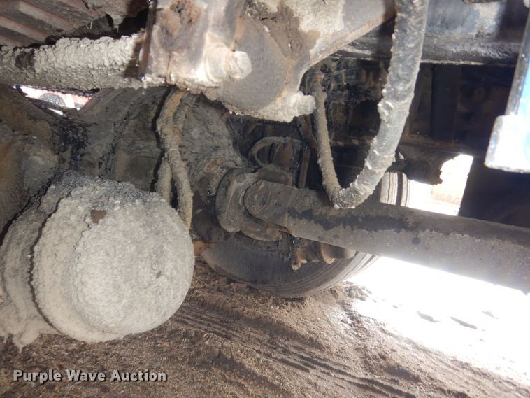 image for item DR5983 1995 Ford F800 oil distributor truck