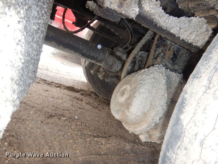 image for item DR5983 1995 Ford F800 oil distributor truck