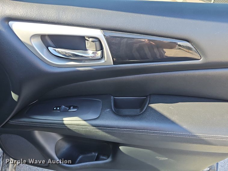 image for item DR5997 2018 Nissan Pathfinder SV SUV