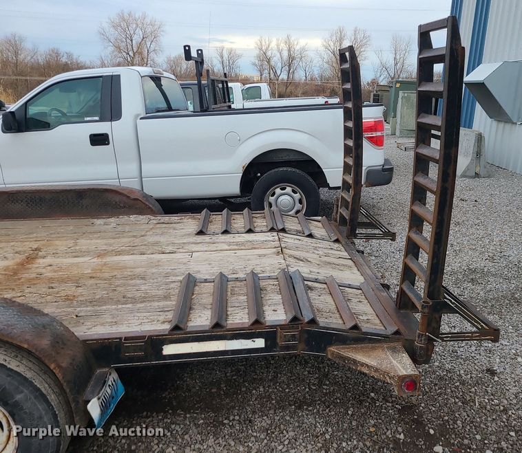 image for item DS7264 2001 Kodiak equipment trailer