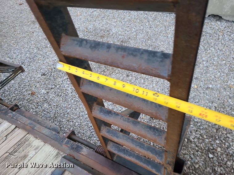 image for item DS7264 2001 Kodiak equipment trailer