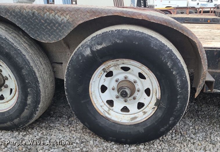 image for item DS7264 2001 Kodiak equipment trailer