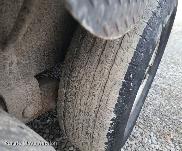 image for item DS7264 2001 Kodiak equipment trailer