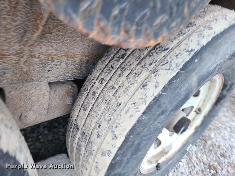 image for item DS7264 2001 Kodiak equipment trailer