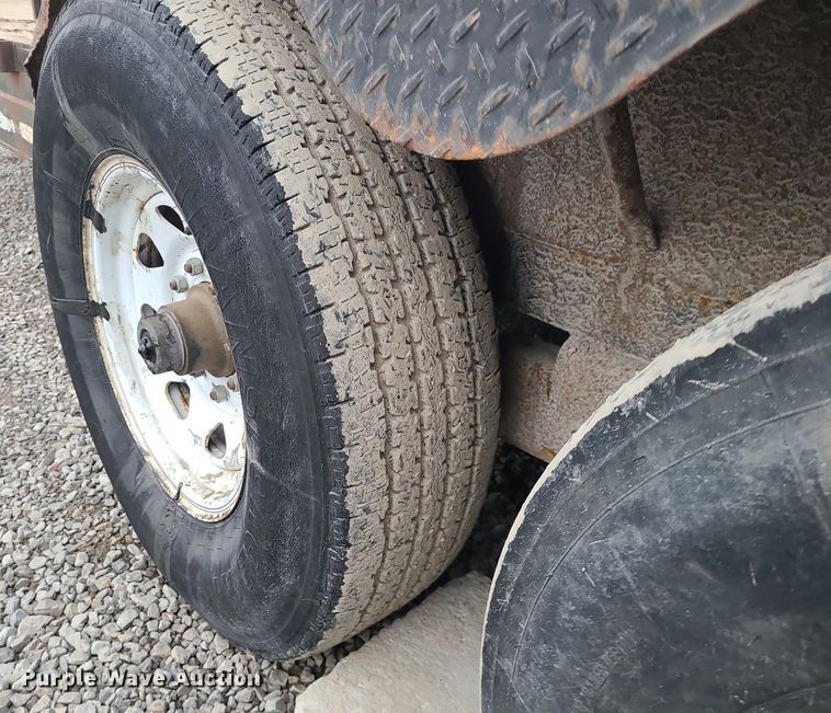 image for item DS7264 2001 Kodiak equipment trailer