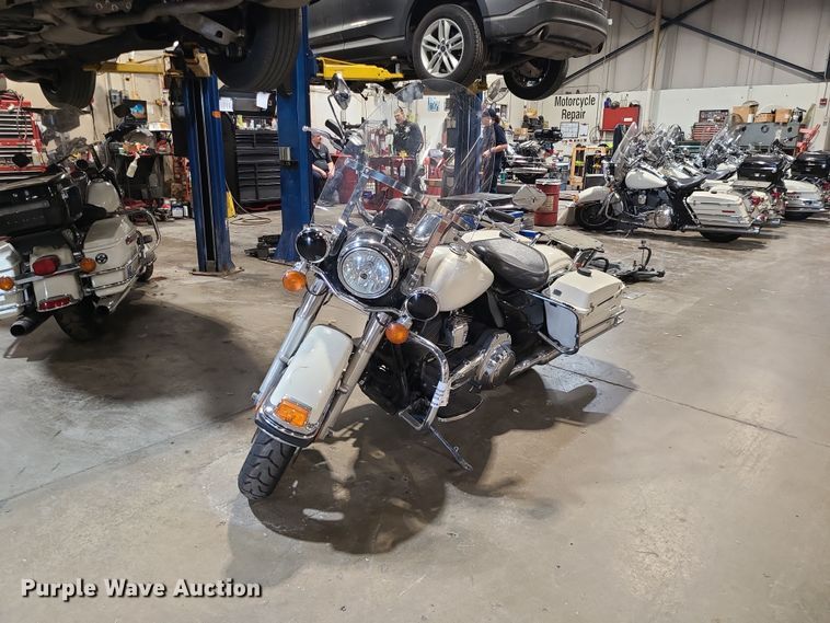 image for item DS7275 2012 Harley Davidson Road King Police motorcycle