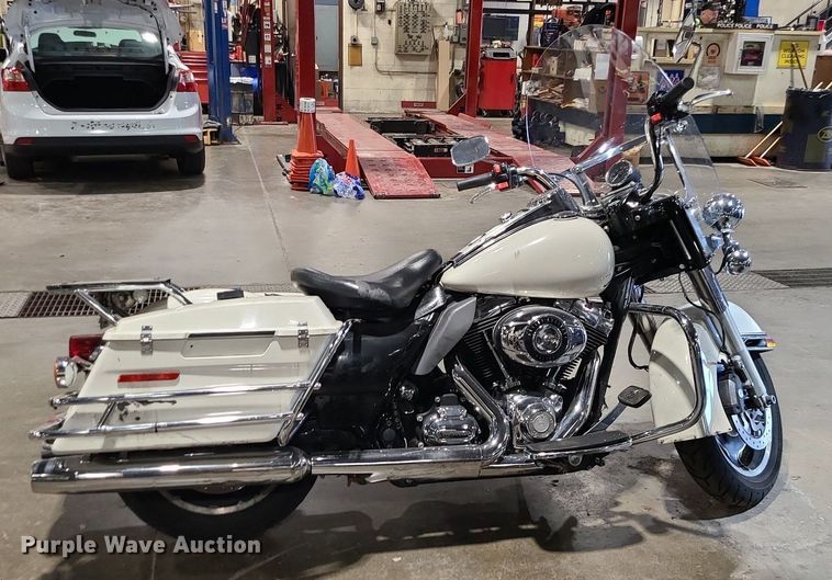image for item DS7275 2012 Harley Davidson Road King Police motorcycle