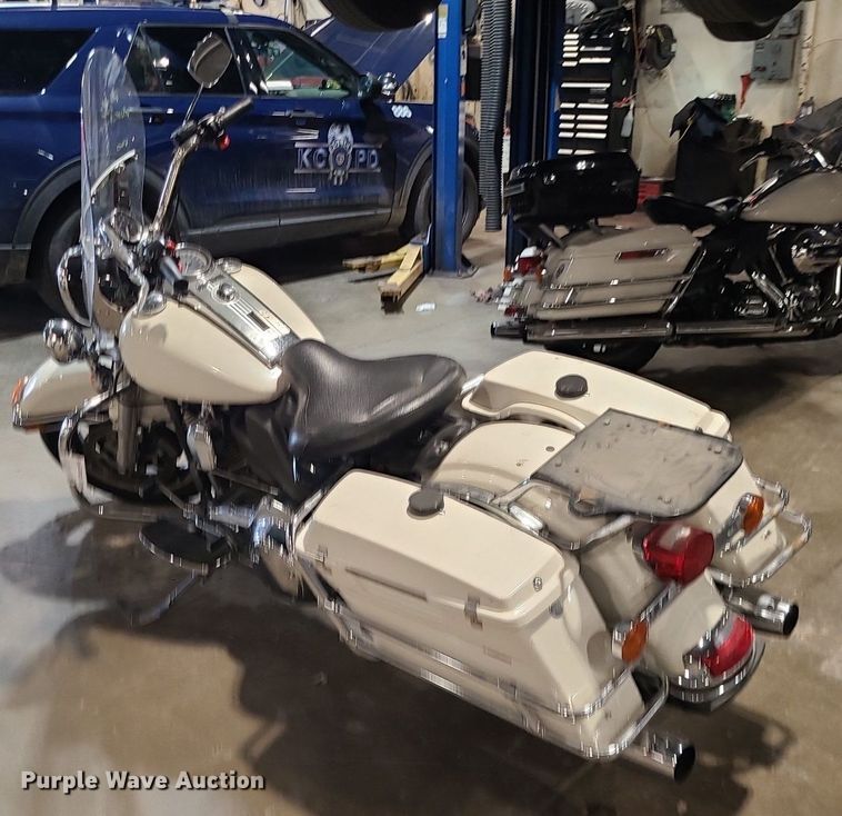 image for item DS7275 2012 Harley Davidson Road King Police motorcycle
