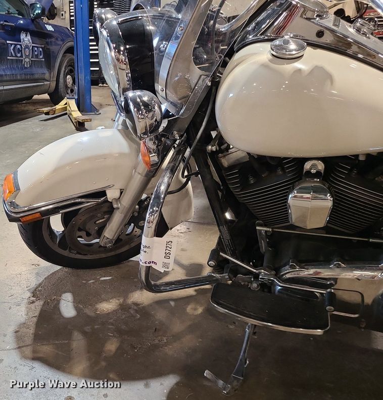 image for item DS7275 2012 Harley Davidson Road King Police motorcycle