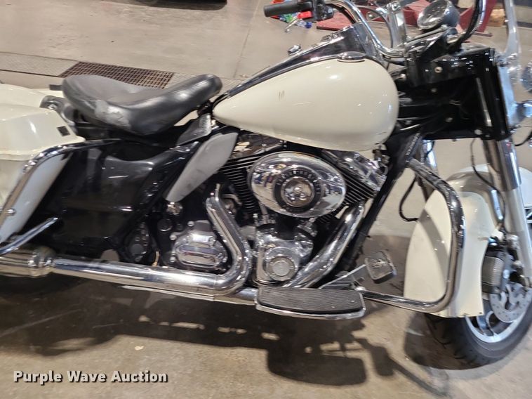image for item DS7275 2012 Harley Davidson Road King Police motorcycle
