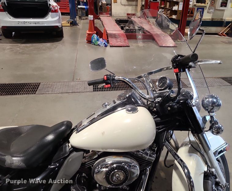 image for item DS7275 2012 Harley Davidson Road King Police motorcycle