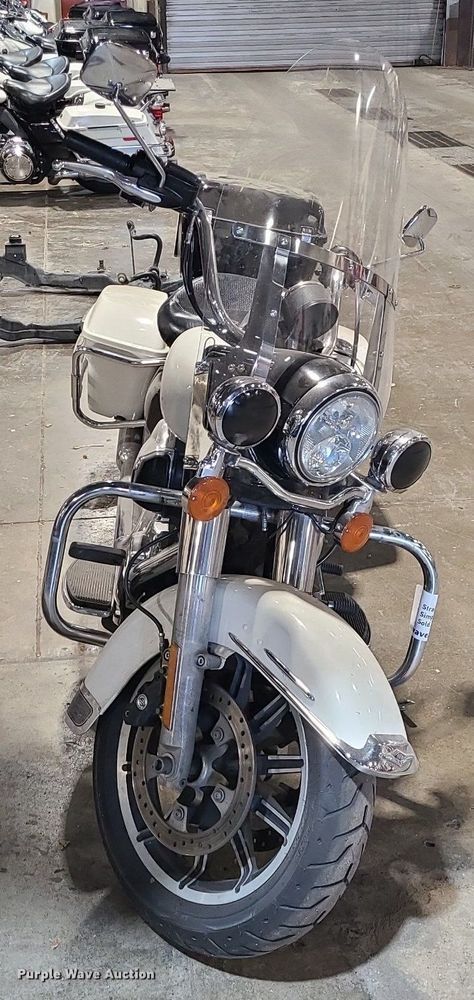 image for item DS7276 2014 Harley Davidson Road King Police motorcycle