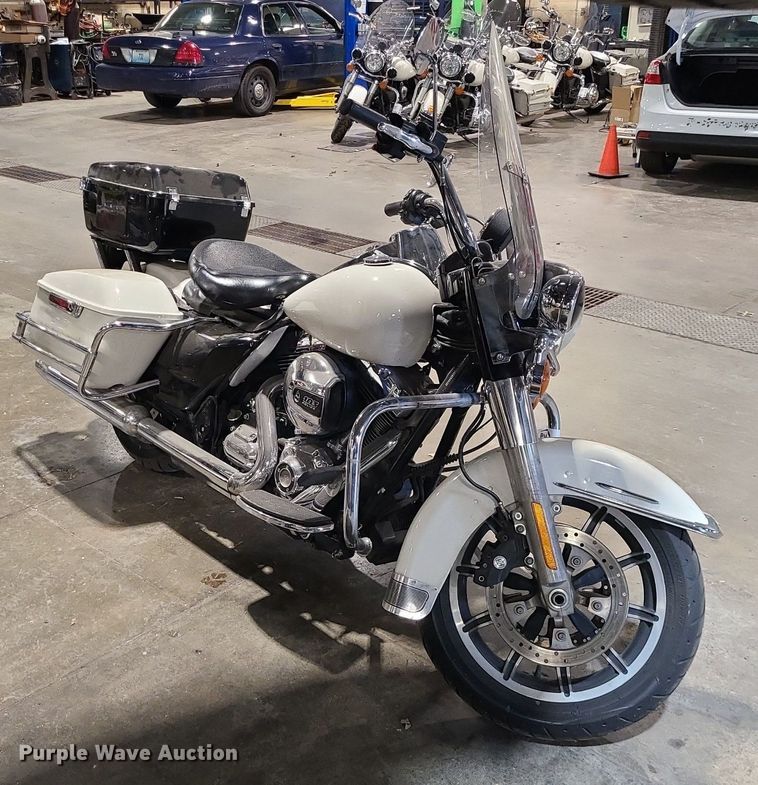 image for item DS7276 2014 Harley Davidson Road King Police motorcycle
