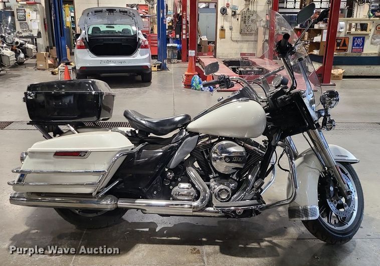 image for item DS7276 2014 Harley Davidson Road King Police motorcycle