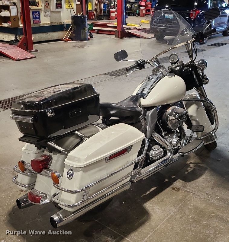 image for item DS7276 2014 Harley Davidson Road King Police motorcycle