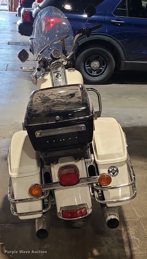 image for item DS7276 2014 Harley Davidson Road King Police motorcycle
