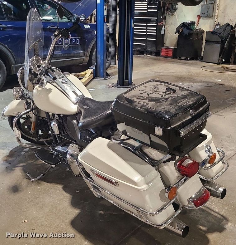 image for item DS7276 2014 Harley Davidson Road King Police motorcycle