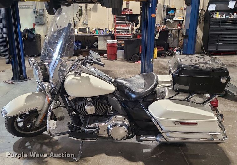 image for item DS7276 2014 Harley Davidson Road King Police motorcycle