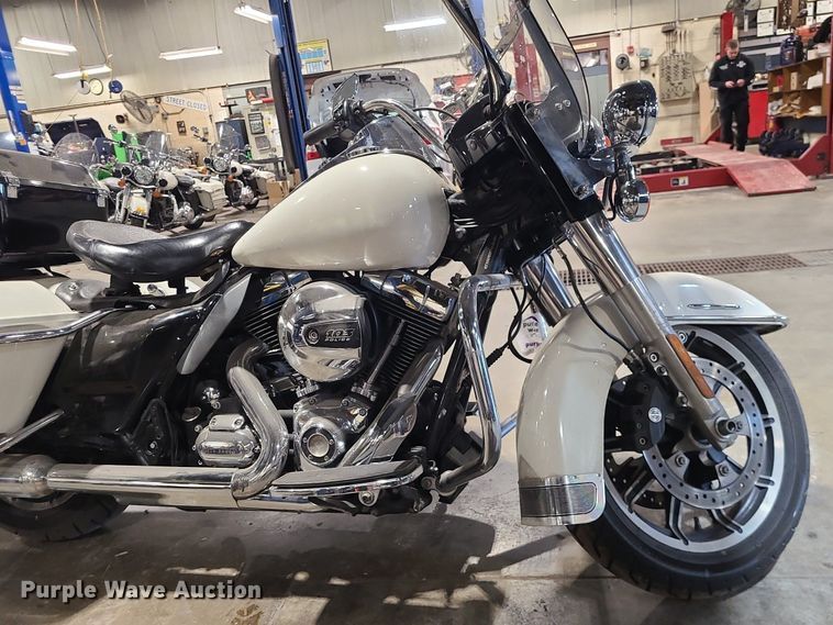 image for item DS7276 2014 Harley Davidson Road King Police motorcycle