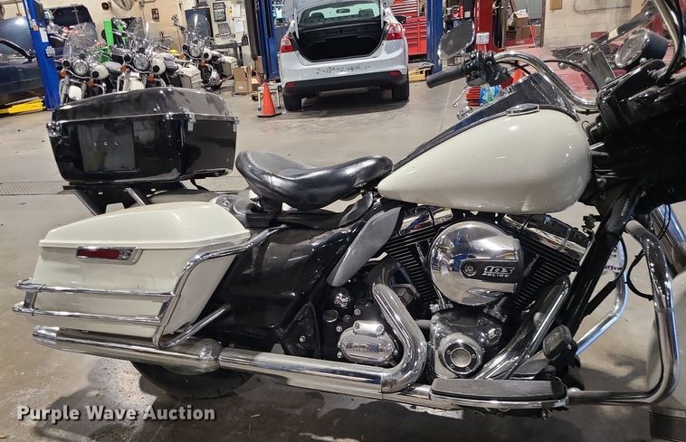 image for item DS7276 2014 Harley Davidson Road King Police motorcycle