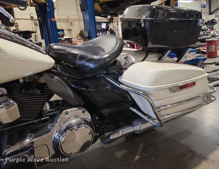 image for item DS7276 2014 Harley Davidson Road King Police motorcycle