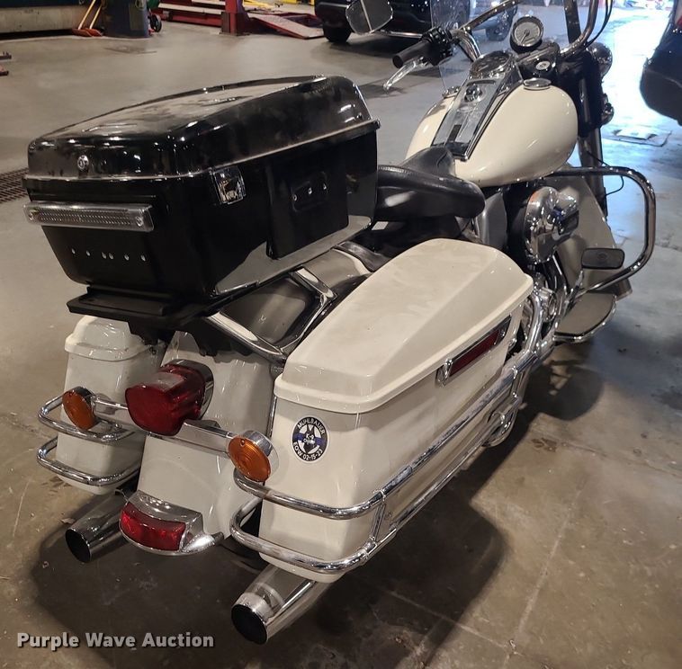 image for item DS7276 2014 Harley Davidson Road King Police motorcycle