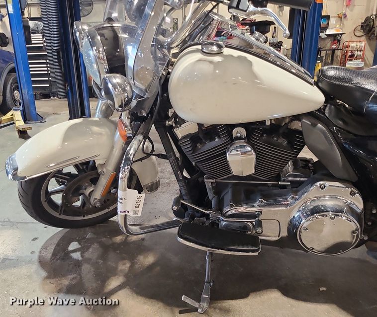 image for item DS7276 2014 Harley Davidson Road King Police motorcycle