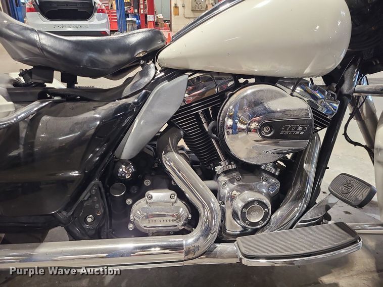 image for item DS7276 2014 Harley Davidson Road King Police motorcycle