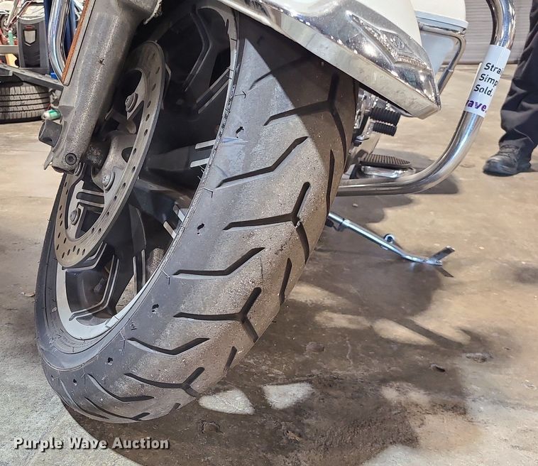 image for item DS7276 2014 Harley Davidson Road King Police motorcycle