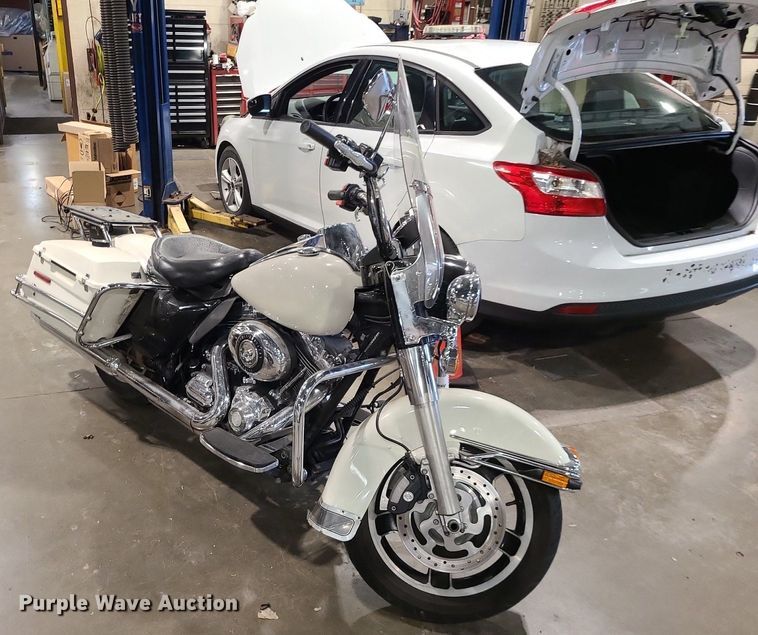 image for item DS7277 2012 Harley Davidson Road King Police motorcycle