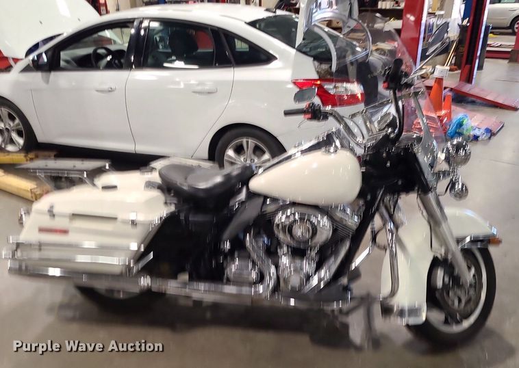 image for item DS7277 2012 Harley Davidson Road King Police motorcycle