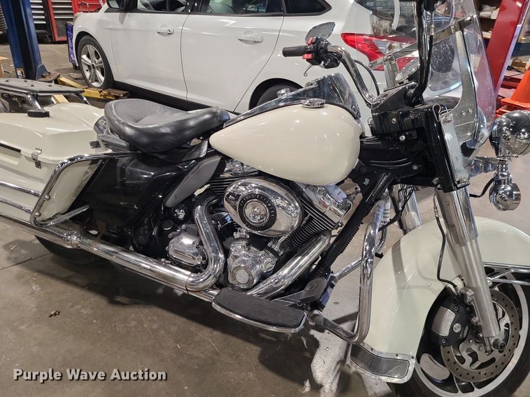 image for item DS7277 2012 Harley Davidson Road King Police motorcycle