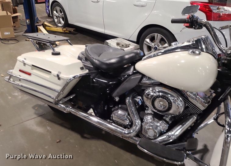 image for item DS7277 2012 Harley Davidson Road King Police motorcycle