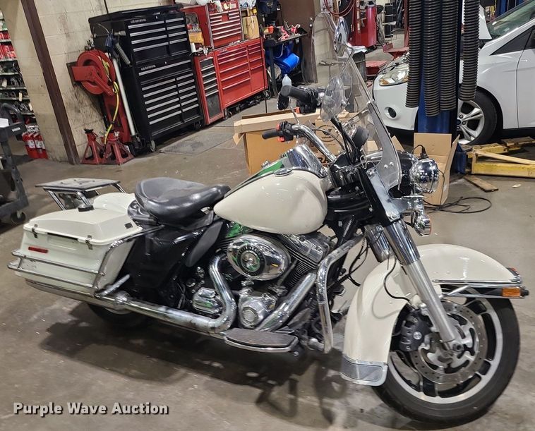 image for item DS7278 2012 Harley Davidson Road King Police motorcycle